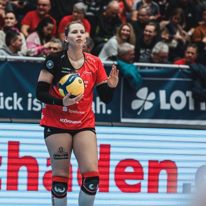 #2 Larissa Winter (match-worn Trikot rot-schwarz, Saison 2024/25)