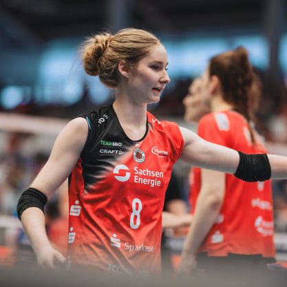 #8 Teresa Ziegenbalg (match-worn Trikot rot-schwarz, Saison 2024/25)